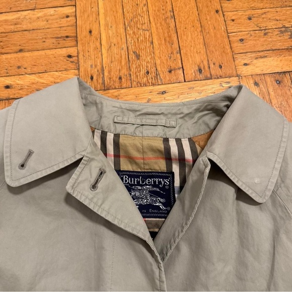 Vintage Burberry Beige Trench Coat - Picture 5 of 8